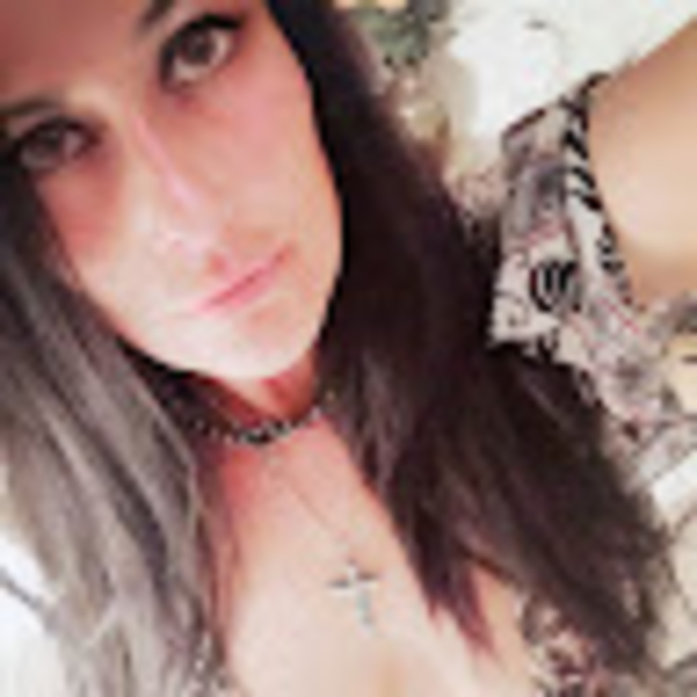 Meet your Posher, Larisa